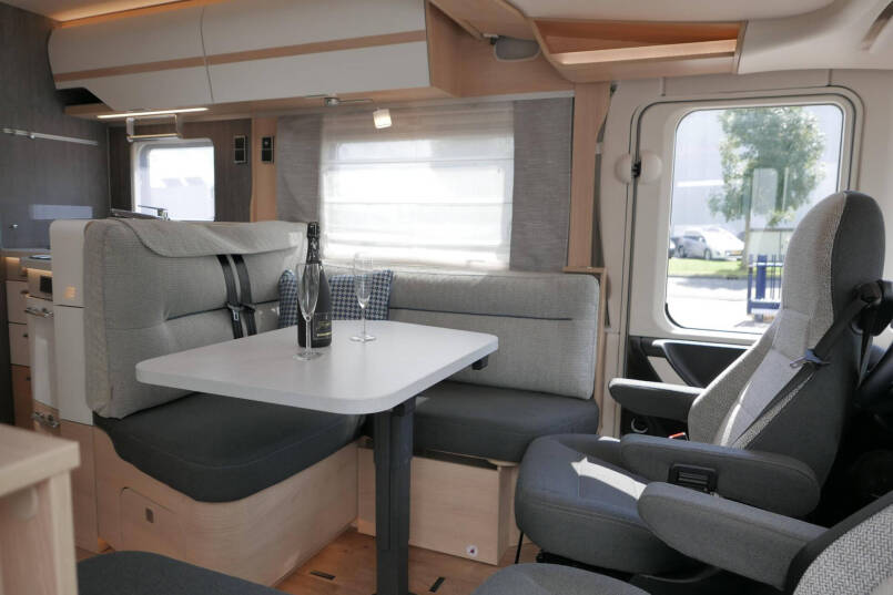 Hymer BML-I 790 MasterLine | Queensbed | Airco | Lithium | Hefbed | 30