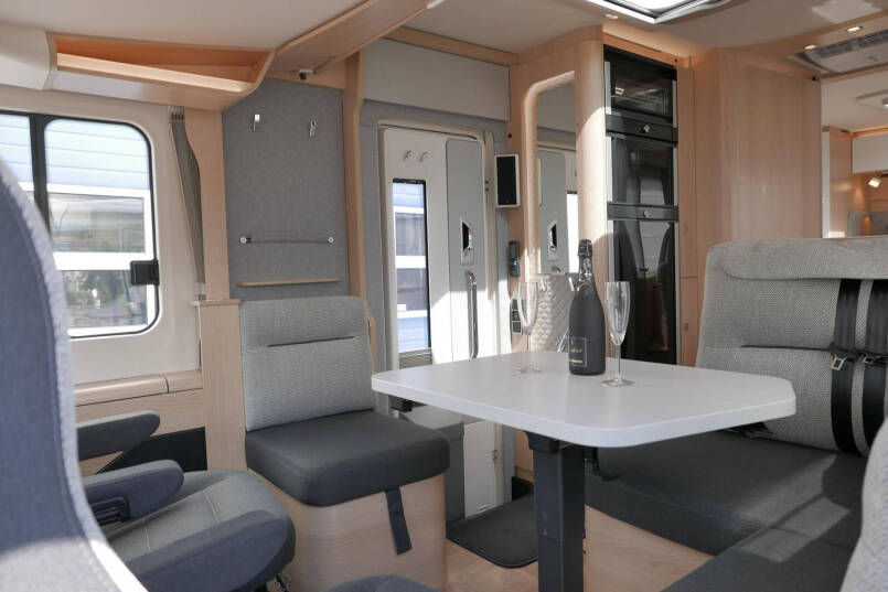 Hymer BML-I 790 MasterLine | Queensbed | Airco | Lithium | Hefbed | 31