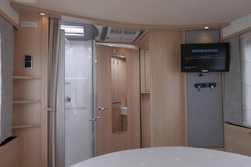 Hymer BML-I 790 MasterLine | Queensbed | Airco | Lithium | Hefbed | 53