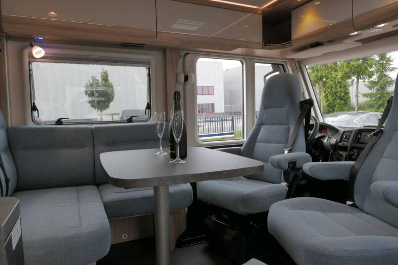 Hymer  Exsis-I 588 Crystal Zilver | Automaat | Bovenkastjes | Vol Optie 26