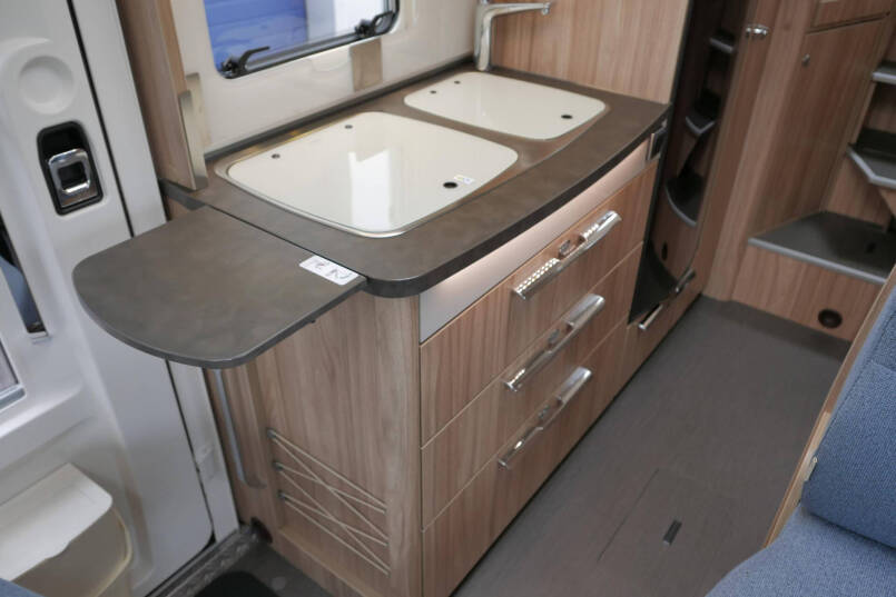 Hymer  Exsis-I 588 Crystal Zilver | Automaat | Bovenkastjes | Vol Optie 35