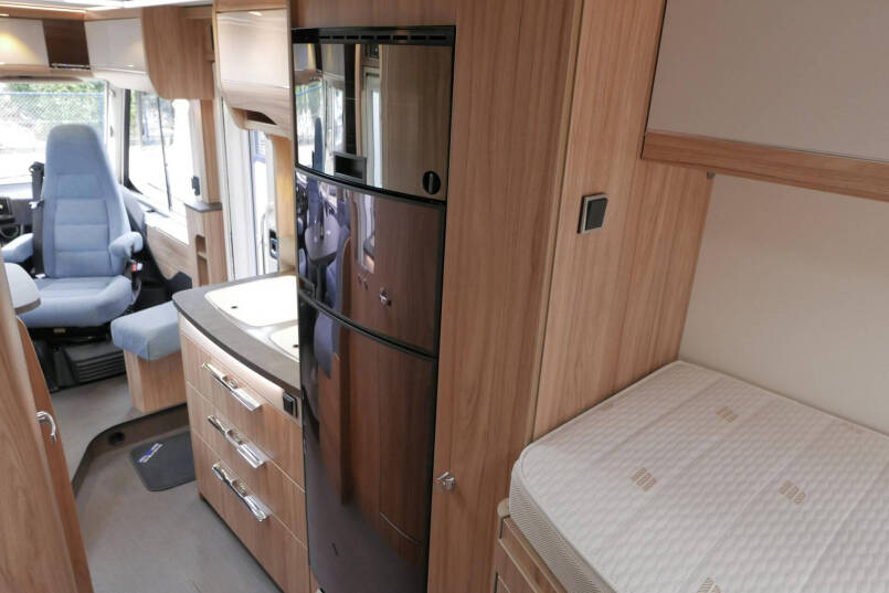 Hymer  Exsis-I 588 Crystal Zilver | Automaat | Bovenkastjes | Vol Optie 44