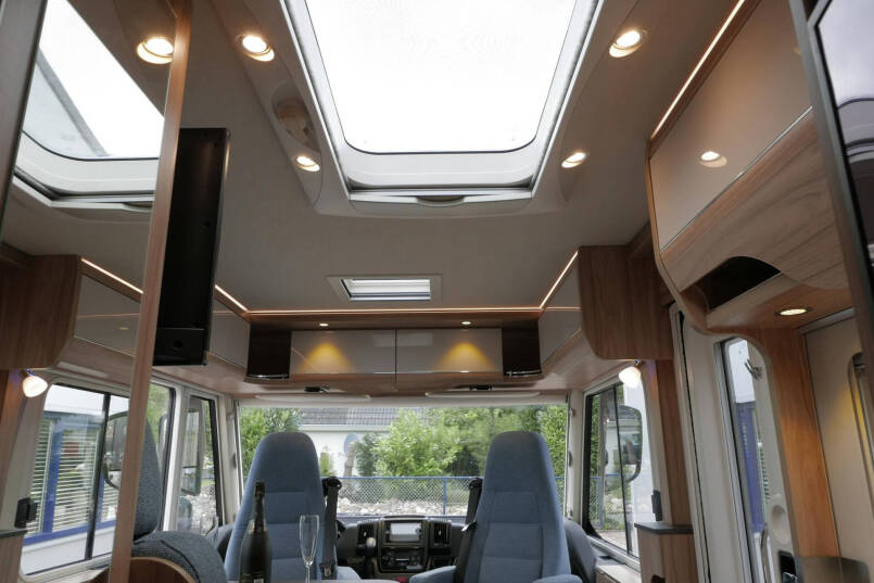 Hymer  Exsis-I 588 Crystal Zilver | Automaat | Bovenkastjes | Vol Optie 47