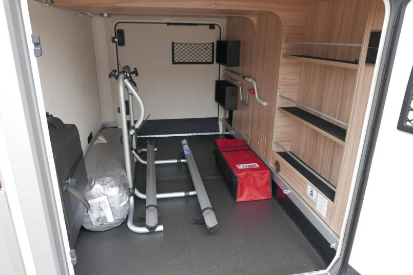 Hymer Exsis-I 588 Crystal Zilver Hymer  Exsis-I 588 Crystal Zilver | Automaat | Bovenkastjes | Vol Optie 13