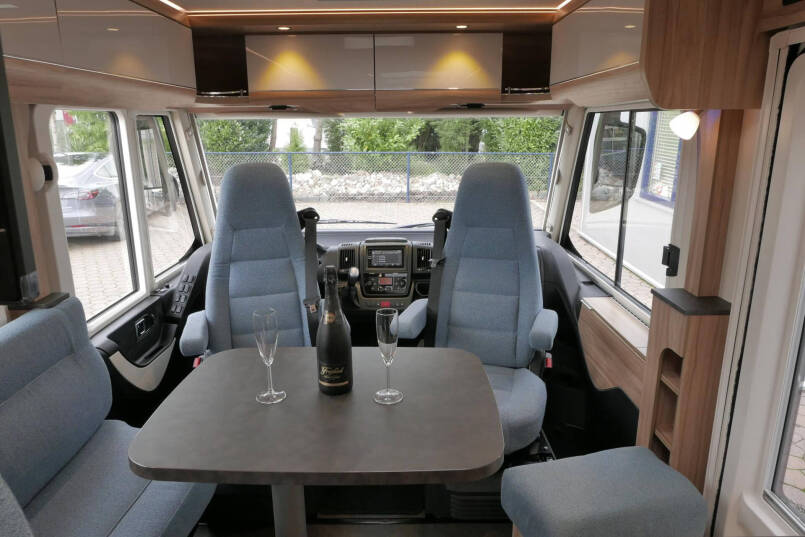 Hymer Exsis-I 588 Crystal Zilver Hymer  Exsis-I 588 Crystal Zilver | Automaat | Bovenkastjes | Vol Optie 24