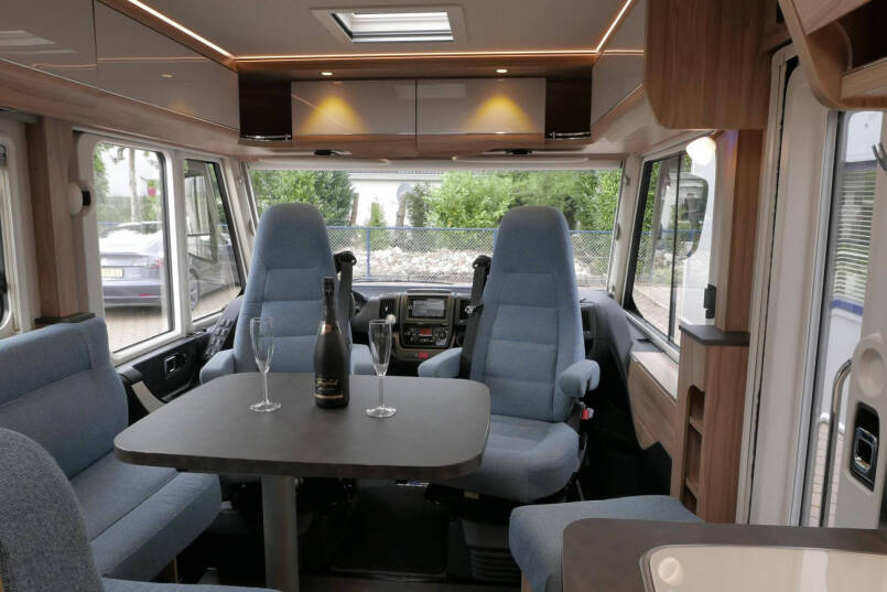 Hymer Exsis-I 588 Crystal Zilver Hymer  Exsis-I 588 Crystal Zilver | Automaat | Bovenkastjes | Vol Optie 25