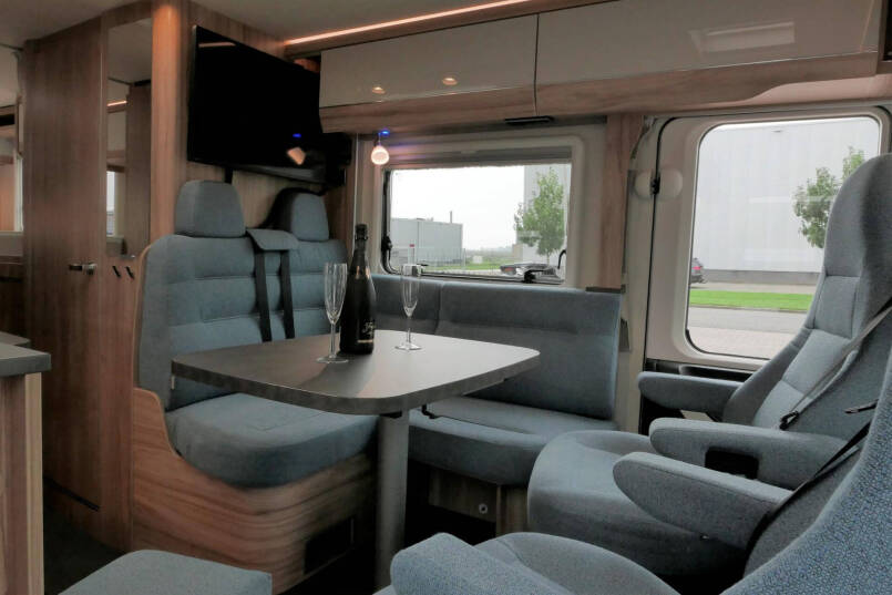 Hymer Exsis-I 588 Crystal Zilver Hymer  Exsis-I 588 Crystal Zilver | Automaat | Bovenkastjes | Vol Optie 27