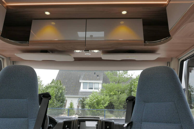 Hymer Exsis-I 588 Crystal Zilver Hymer  Exsis-I 588 Crystal Zilver | Automaat | Bovenkastjes | Vol Optie 32