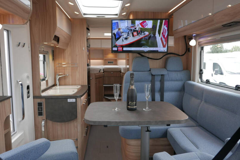 Hymer Exsis-I 588 Crystal Zilver Hymer  Exsis-I 588 Crystal Zilver | Automaat | Bovenkastjes | Vol Optie 33