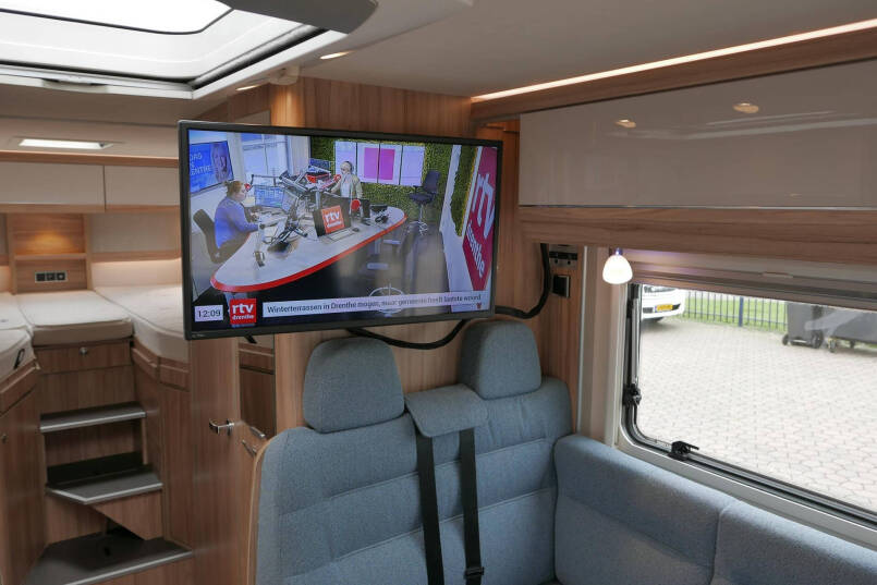 Hymer Exsis-I 588 Crystal Zilver Hymer  Exsis-I 588 Crystal Zilver | Automaat | Bovenkastjes | Vol Optie 34