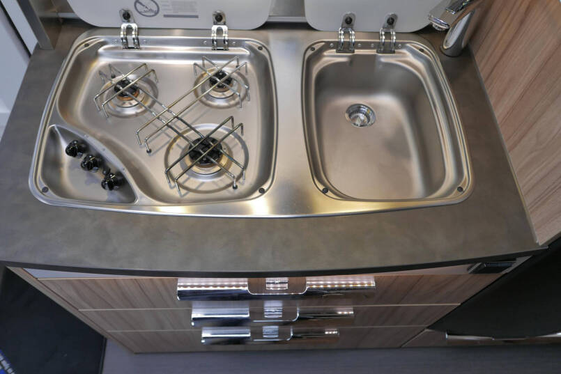 Hymer Exsis-I 588 Crystal Zilver Hymer  Exsis-I 588 Crystal Zilver | Automaat | Bovenkastjes | Vol Optie 36
