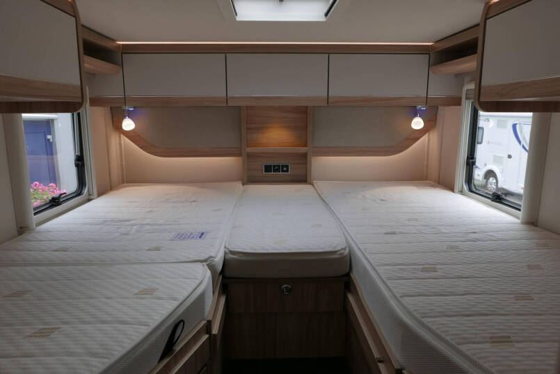 Hymer Exsis-I 588 Crystal Zilver Hymer  Exsis-I 588 Crystal Zilver | Automaat | Bovenkastjes | Vol Optie 39