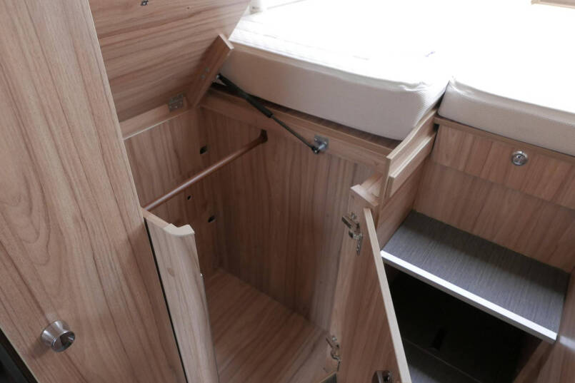Hymer Exsis-I 588 Crystal Zilver Hymer  Exsis-I 588 Crystal Zilver | Automaat | Bovenkastjes | Vol Optie 42