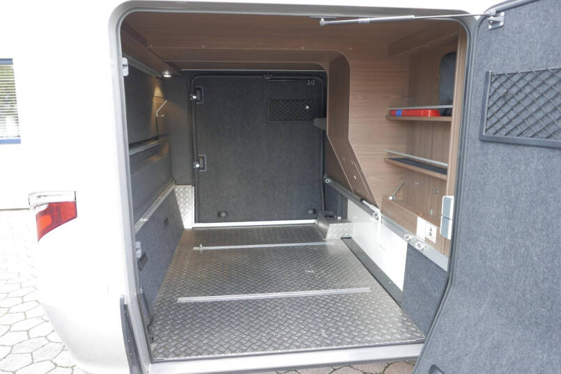 Hymer B-SL 704 SupremeLine | 180 pk | Automaat | Levelsysteem | Enkele bedden | Hefbed | 13