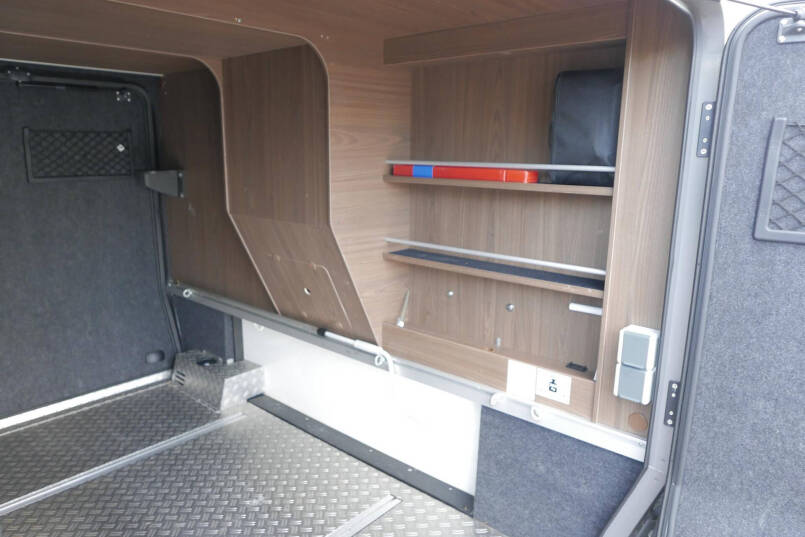 Hymer B-SL 704 SupremeLine | 180 pk | Automaat | Levelsysteem | Enkele bedden | Hefbed | 14