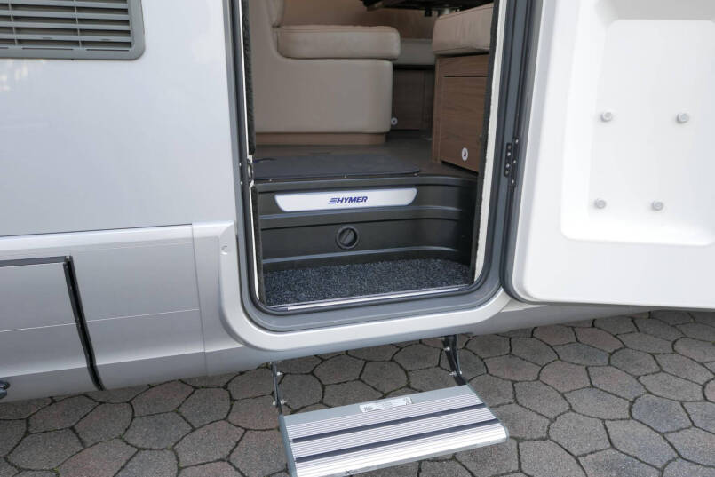 Hymer B-SL 704 SupremeLine | 180 pk | Automaat | Levelsysteem | Enkele bedden | Hefbed | 20