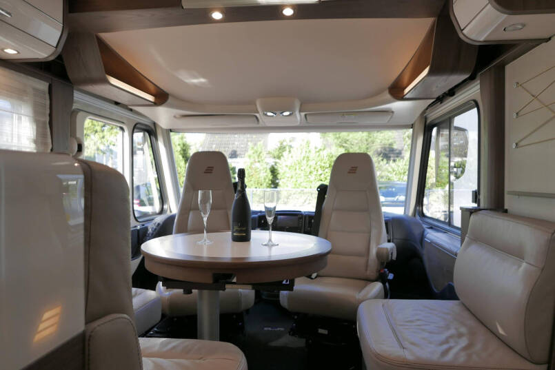 Hymer B-SL 704 SupremeLine | 180 pk | Automaat | Levelsysteem | Enkele bedden | Hefbed | 28