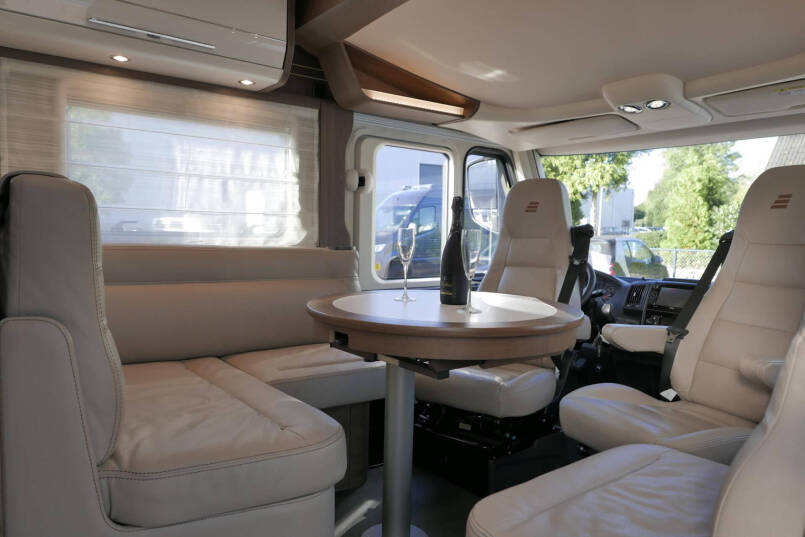 Hymer B-SL 704 SupremeLine | 180 pk | Automaat | Levelsysteem | Enkele bedden | Hefbed | 30