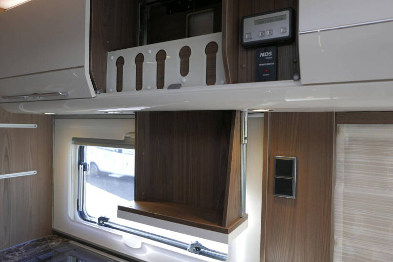 Hymer B-SL 704 SupremeLine | 180 pk | Automaat | Levelsysteem | Enkele bedden | Hefbed | 42