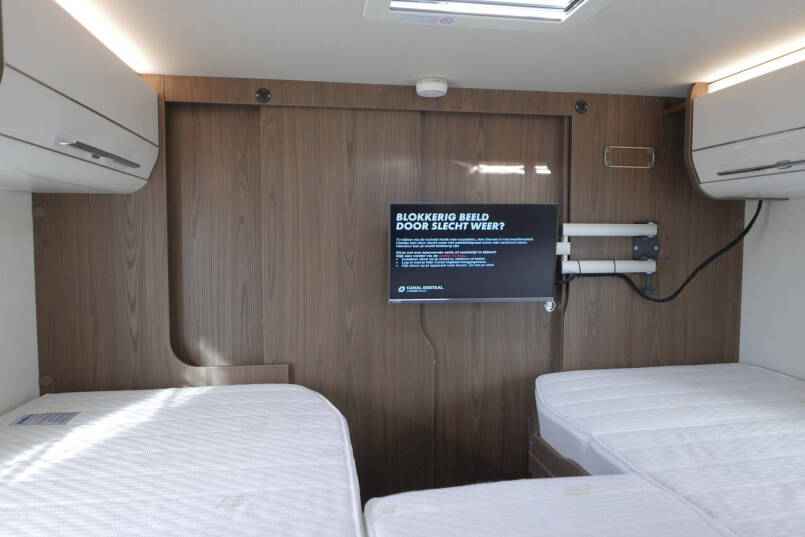 Hymer B-SL 704 SupremeLine | 180 pk | Automaat | Levelsysteem | Enkele bedden | Hefbed | 50