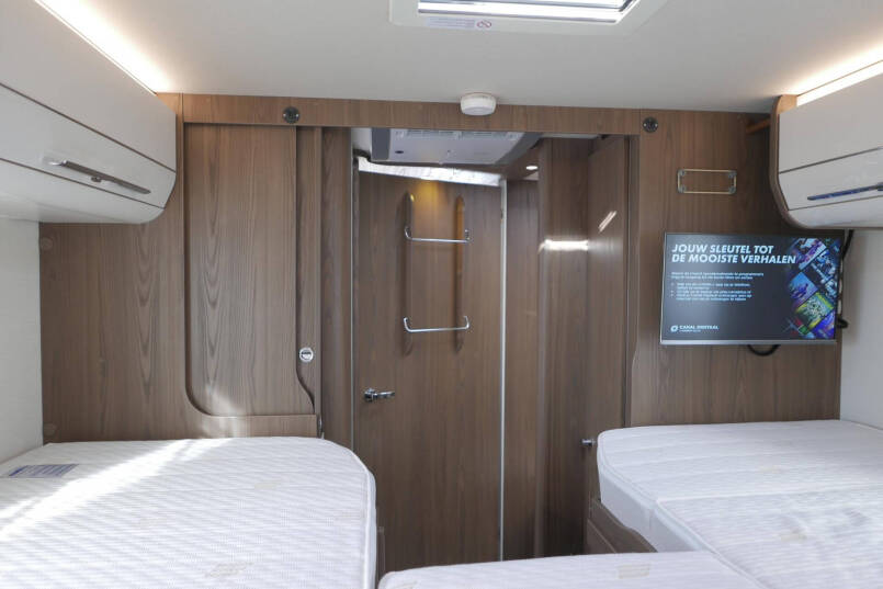 Hymer B-SL 704 SupremeLine | 180 pk | Automaat | Levelsysteem | Enkele bedden | Hefbed | 51