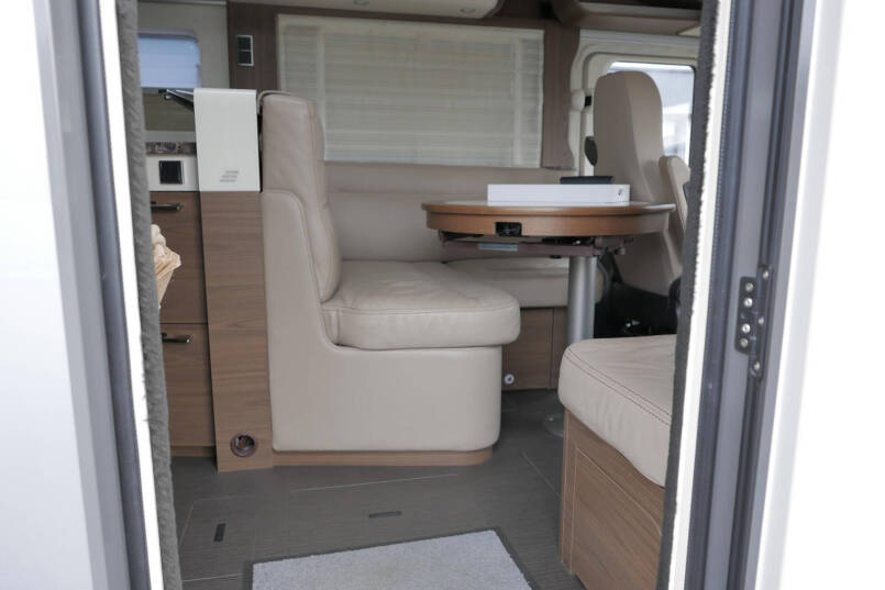 Hymer B-SL 704 SupremeLine | 180 pk | Automaat | Levelsysteem | Enkele bedden | Hefbed | 5