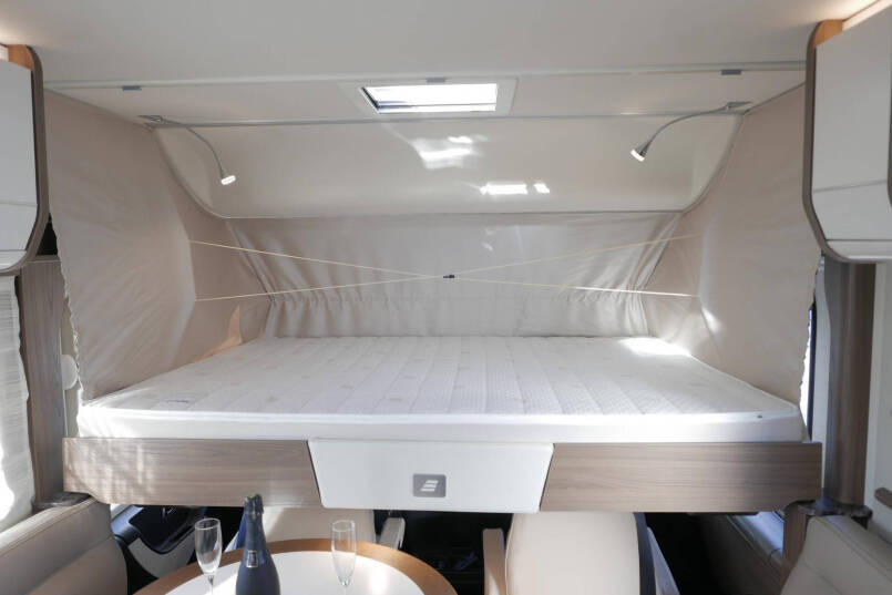 Hymer B-SL 704 SupremeLine | 180 pk | Automaat | Levelsysteem | Enkele bedden | Hefbed | 63