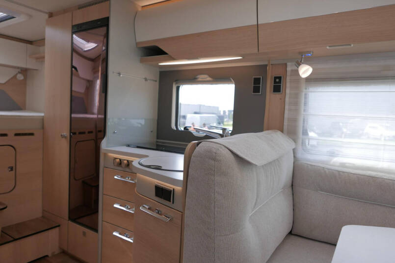 Hymer BMC-I 550 ModernComfort | Mercedes | Hefbed | Dwarsbed | 31