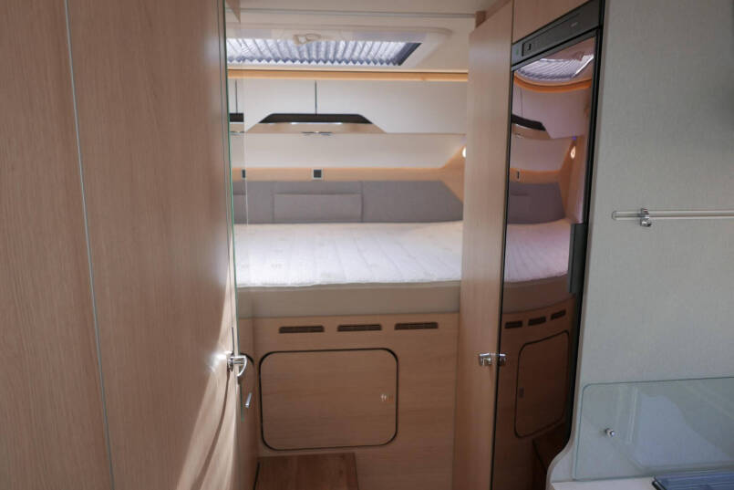 Hymer BMC-I 550 ModernComfort | Mercedes | Hefbed | Dwarsbed | 38