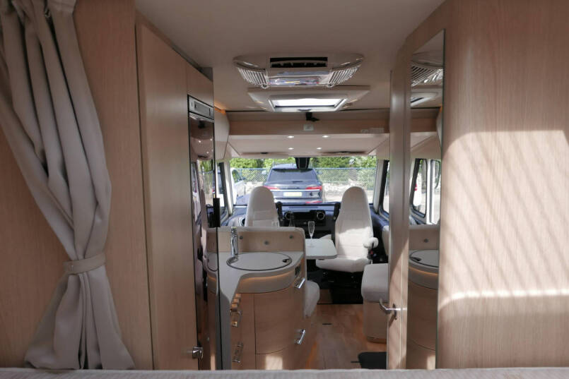 Hymer BMC-I 550 ModernComfort | Mercedes | Hefbed | Dwarsbed | 42