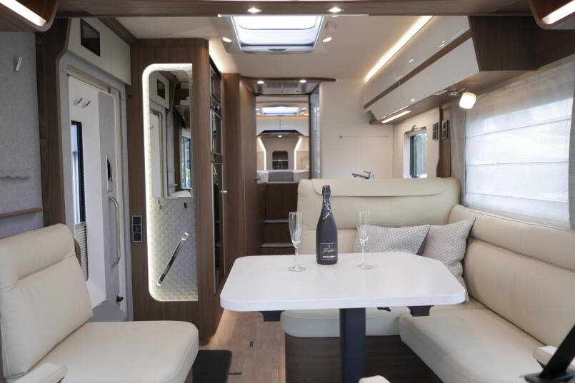 Hymer BML-I 780 MasterLine | Enkele bedden | 5 Persoons | Levelsysteem | Lithium | 2023 | 32