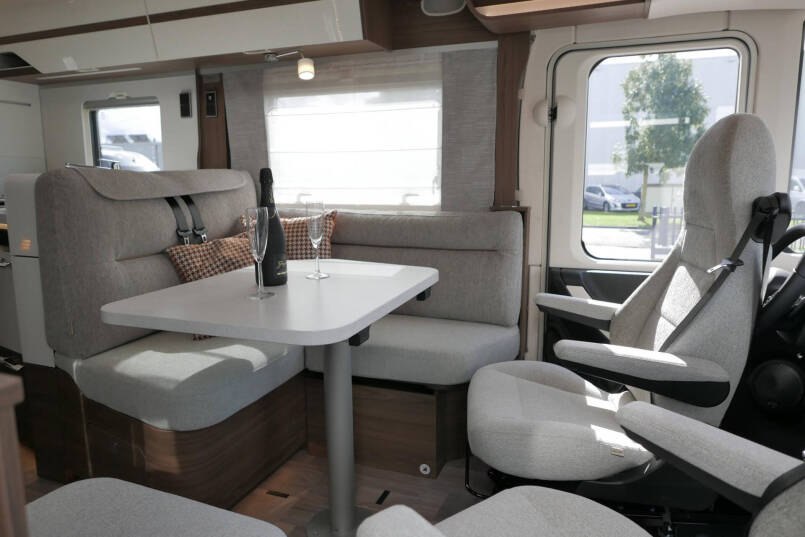 Hymer BML-I 780 MasterLine | Luchtvering | Levelsysteem | Lithium | 5 Persoons 30