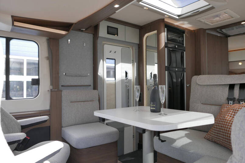 Hymer BML-I 780 MasterLine | Luchtvering | Levelsysteem | Lithium | 5 Persoons 31