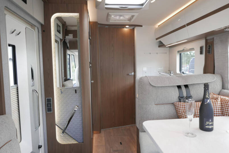 Hymer BML-I 780 MasterLine | Luchtvering | Levelsysteem | Lithium | 5 Persoons 39