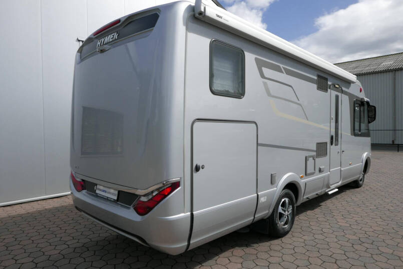 Hymer B-SL 704 SupremeLine | 180 pk | Automaat | Bovenkastjes | Levelsysteem | Enkele bedden | 4