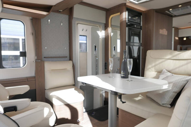 Hymer BML-I 790 MasterLine | Queensbed | Levelsysteem | Hefbed | Lithium | 35