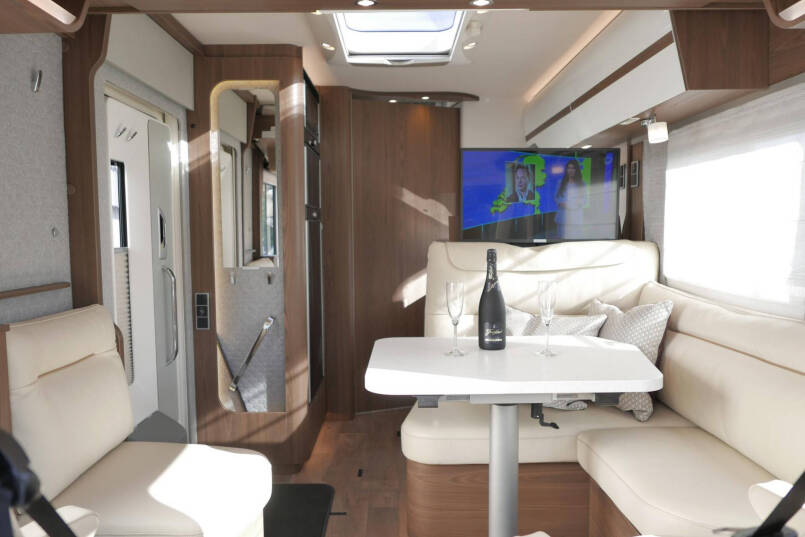 Hymer BML-I 790 MasterLine | Queensbed | Levelsysteem | Hefbed | Lithium | 36