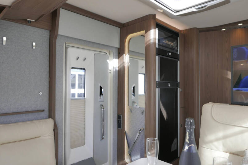 Hymer BML-I 790 MasterLine | Queensbed | Levelsysteem | Hefbed | Lithium | 38