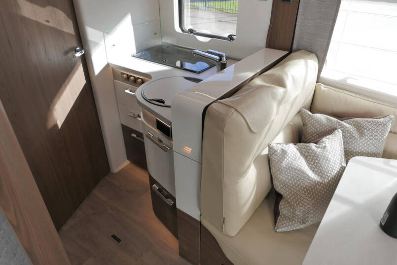 Hymer BML-I 790 MasterLine | Queensbed | Levelsysteem | Hefbed | Lithium | 41