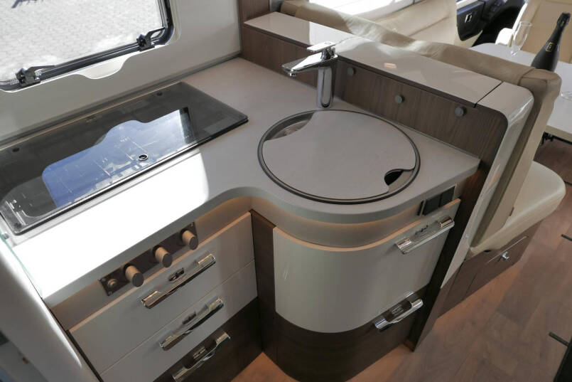 Hymer BML-I 790 MasterLine | Queensbed | Levelsysteem | Hefbed | Lithium | 46