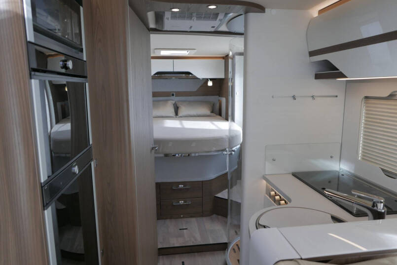 Hymer BML-I 790 MasterLine | Queensbed | Levelsysteem | Hefbed | Lithium | 48