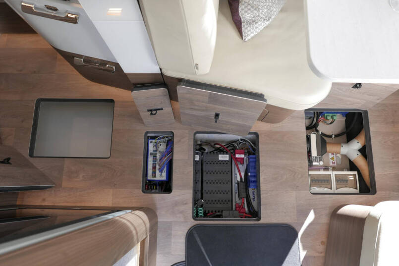 Hymer BML-I 790 MasterLine | Queensbed | Levelsysteem | Hefbed | Lithium | 69