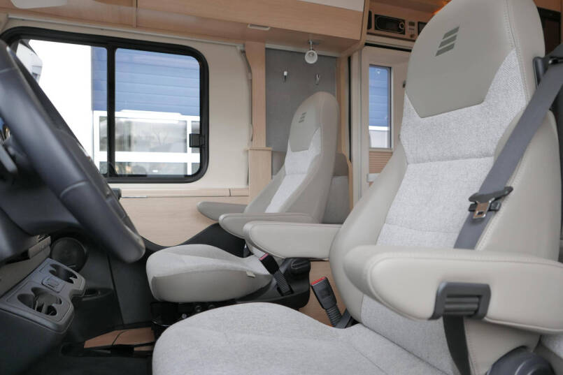 Hymer BMC-I 680 ModernComfort | Bovenkastjes | Levelsysteem | Alde 23