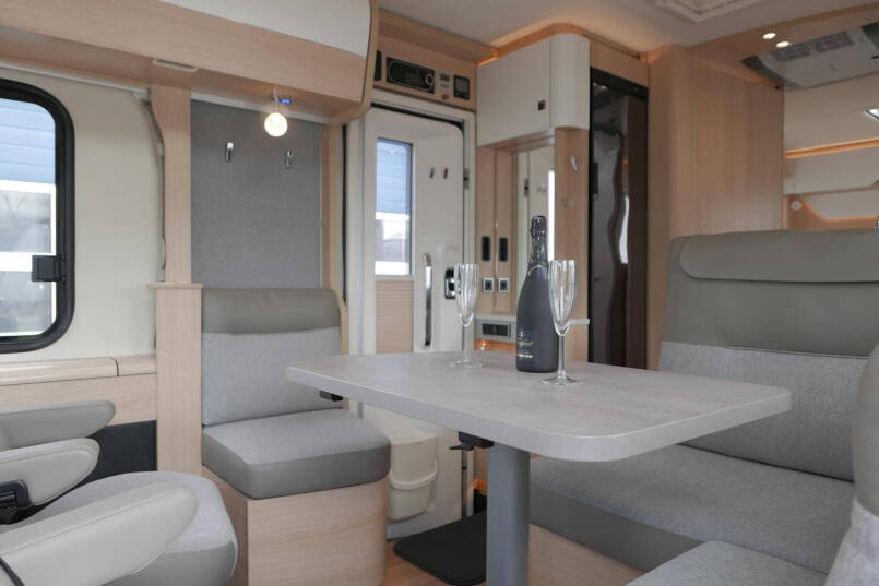 Hymer BMC-I 680 ModernComfort | Bovenkastjes | Levelsysteem | Alde 31