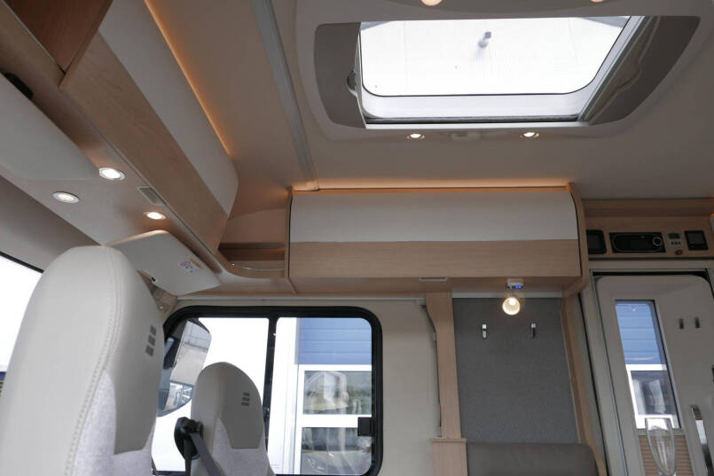 Hymer BMC-I 680 ModernComfort | Bovenkastjes | Levelsysteem | Alde 32