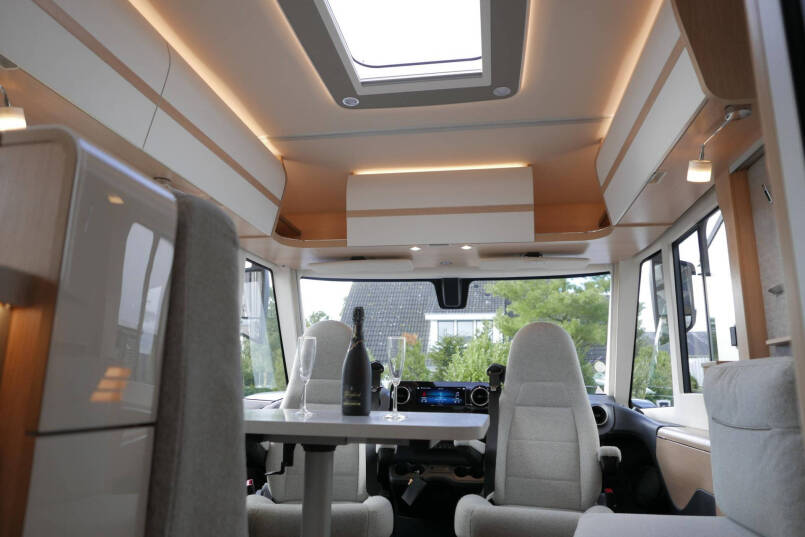 Hymer BML-I 780 MasterLine | Bovenkastjes | Levelsysteem | Enkele bedden 26