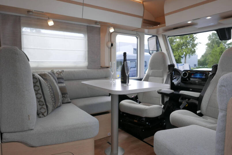 Hymer BML-I 780 MasterLine | Bovenkastjes | Levelsysteem | Enkele bedden 28