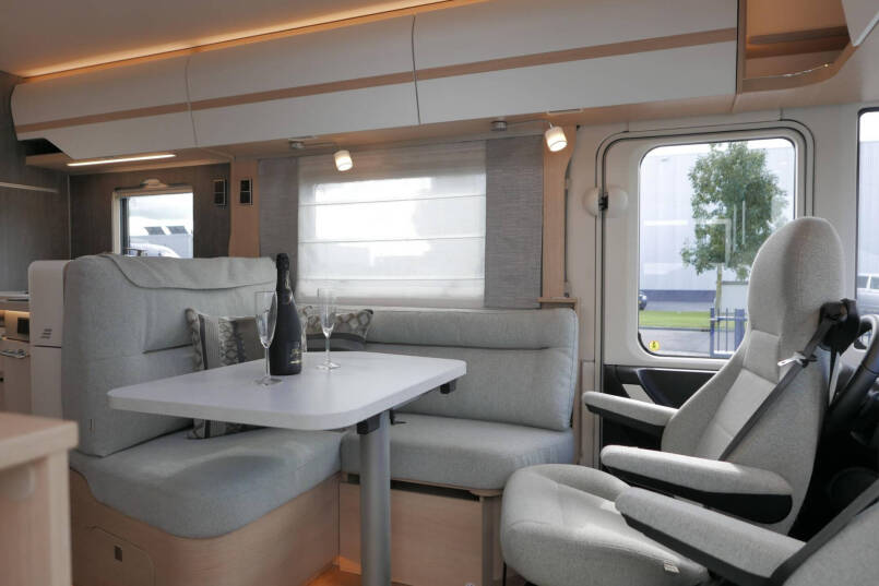 Hymer BML-I 780 MasterLine | Bovenkastjes | Levelsysteem | Enkele bedden 29