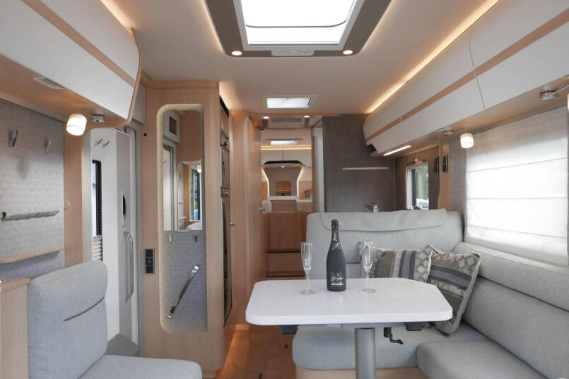 Hymer BML-I 780 MasterLine | Bovenkastjes | Levelsysteem | Enkele bedden 31