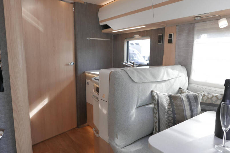 Hymer BML-I 780 MasterLine | Bovenkastjes | Levelsysteem | Enkele bedden 38